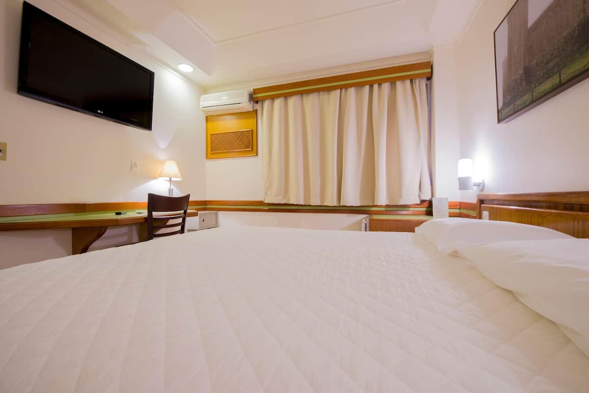 1 sovrum, minibar, värdeförvaringsskåp på rummet och skrivbord