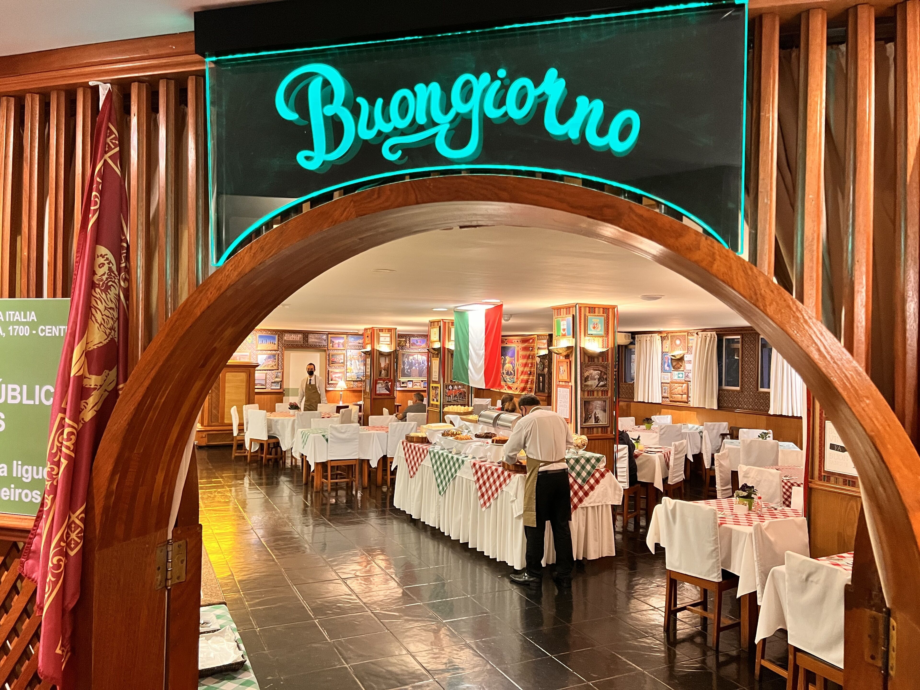 Desayuno buffet diario (BRL 60 por persona)