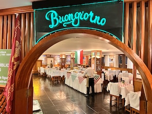 Petit déjeuner buffet (60 BRL par personne)