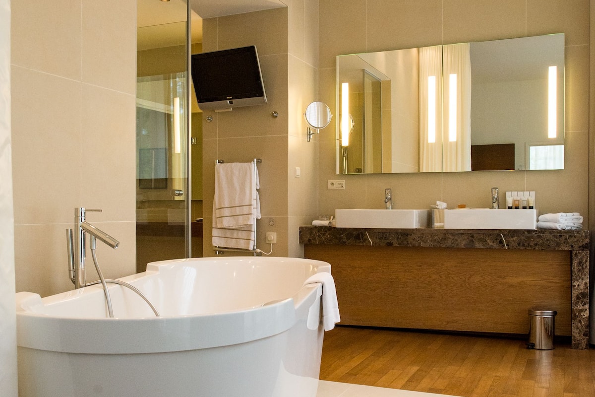suite (sequoia) | bathroom | eco-friendly toiletries, hair dryer, bathrobes, slippers