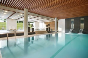 Piscine intérieure