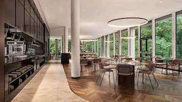 2 restaurants; breakfast, lunch, and dinner served