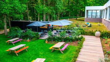 2 restaurants, serveren ontbijt, lunch, diner, Belgische gerechten