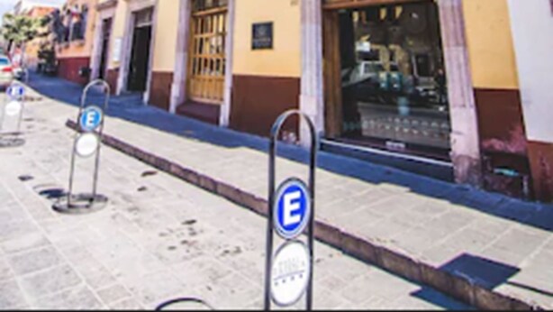 A yellow building with a balcony, a door, and a window. - Hotel La Finca del Minero (Zacatecas)