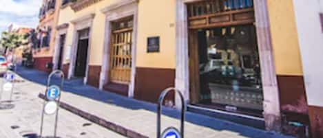 Fachada de la propiedad