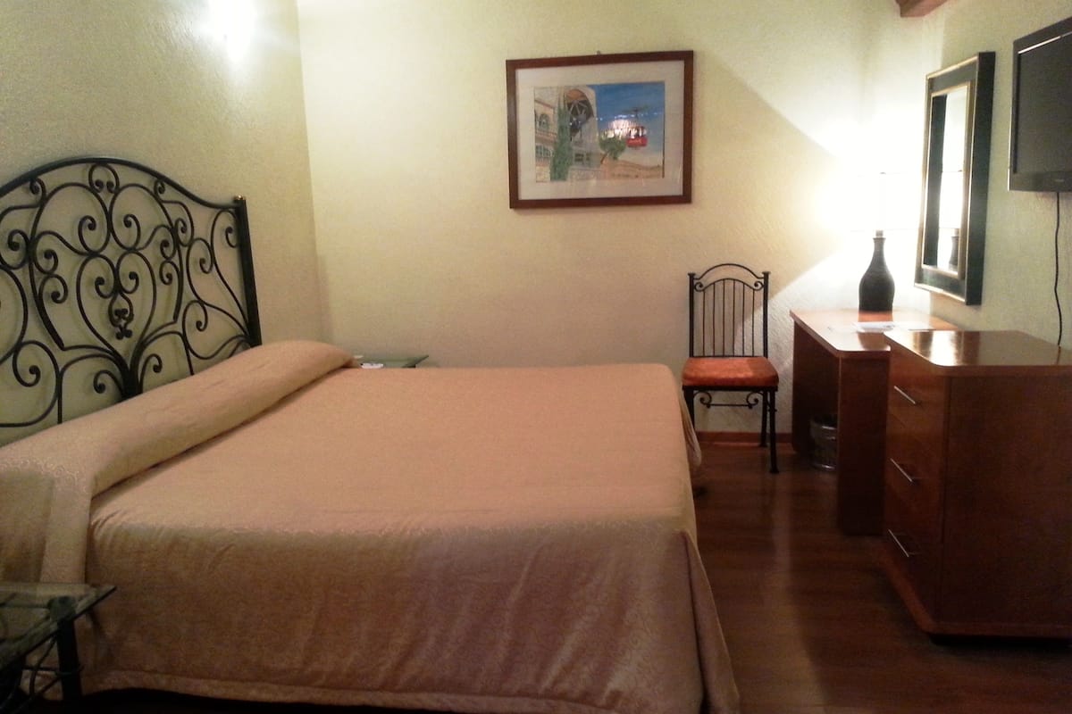 standard room | in-room safe, desk, iron/ironing board, free cots/infant beds