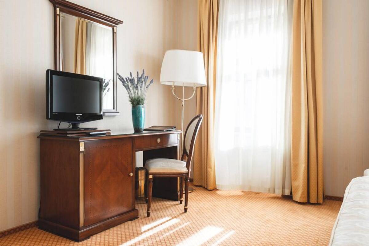 Standard Double Room | Bar mini, peti besi dalam bilik, katil bayi/kot (percuma)
