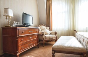 Junior Suite (2 Rooms) | Bar mini, peti besi dalam bilik, katil bayi/kot (percuma)