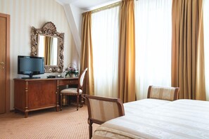 Executive Room | Bar mini, peti besi dalam bilik, katil bayi/kot (percuma)