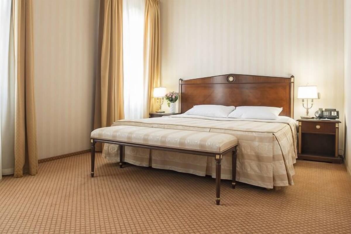 Executive Room | Bar mini, peti besi dalam bilik, katil bayi/kot (percuma)