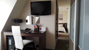 Suite, 1 queensize bed met slaapbank | Kamervoorziening