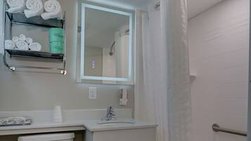 Bathtub, free toiletries, hair dryer, towels