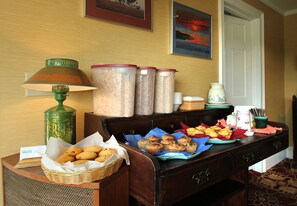 Free daily continental breakfast