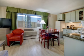 Private kitchen - Skaket Beach Motel (Orleans)