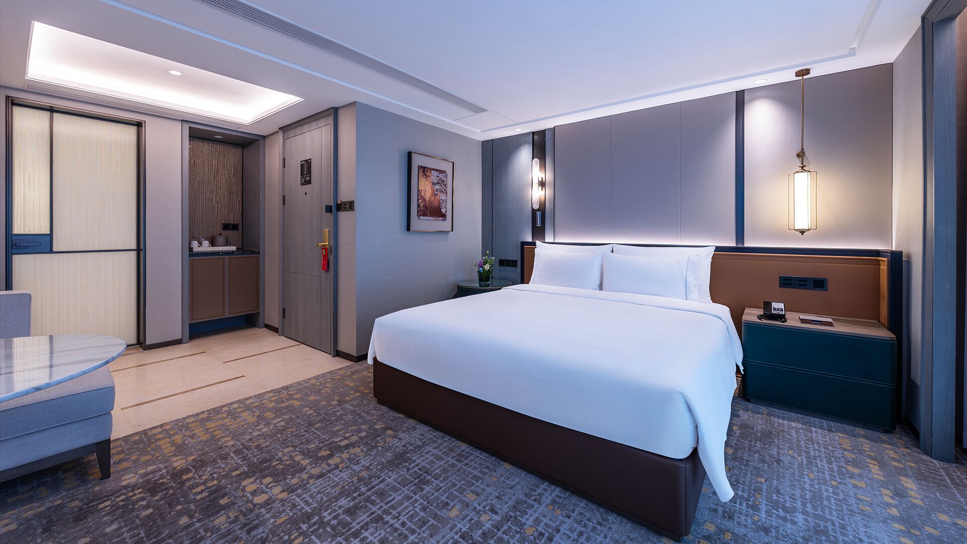 City View King Size Leisure Room | Minibar, in-room safe, desk, blackout drapes