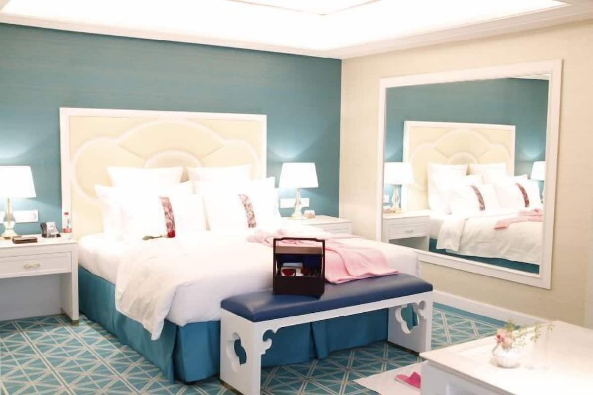 Minibar, in-room safe, desk, blackout curtains