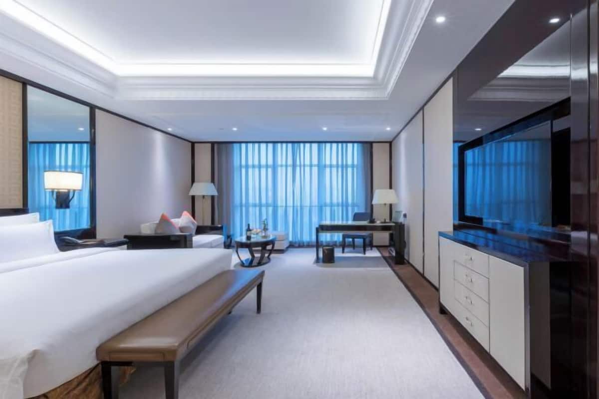 Minibar, in-room safe, desk, blackout curtains