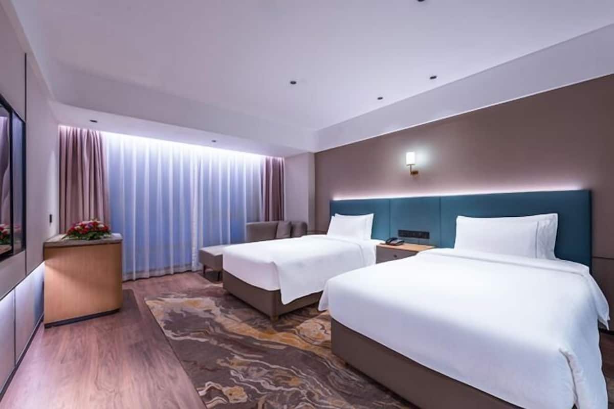Minibar, in-room safe, desk, blackout curtains
