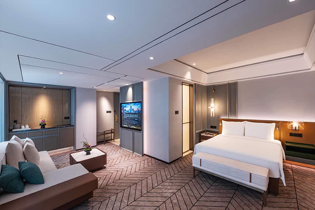 Suite, 1 King Bed, City View | Minibar, in-room safe, desk, blackout drapes