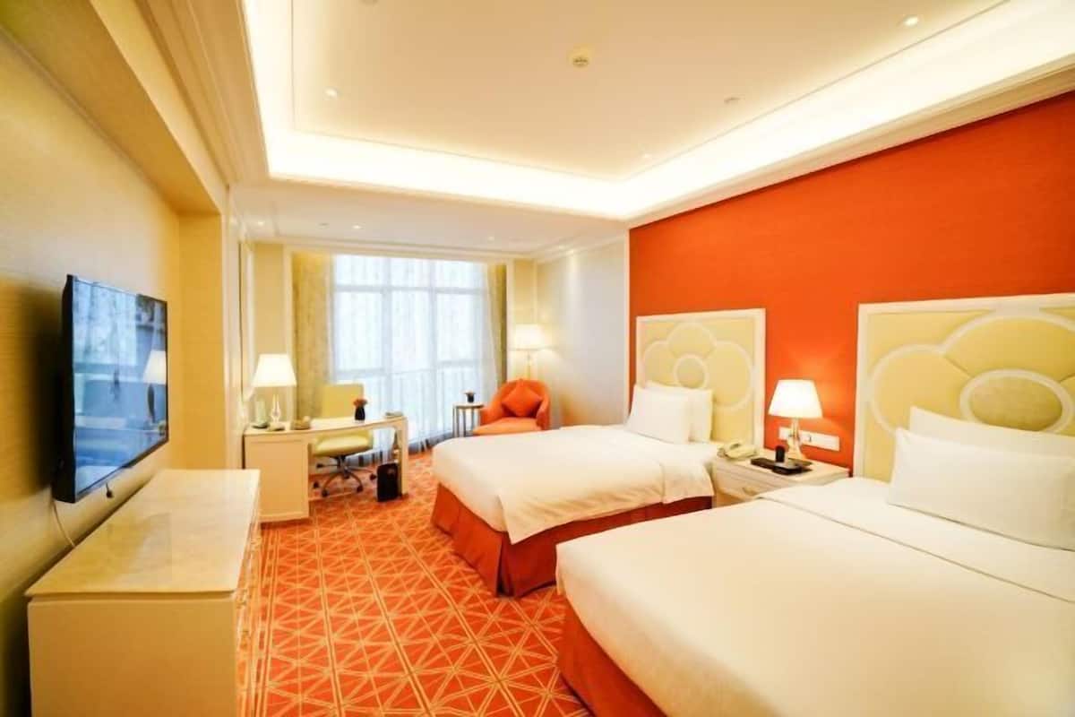 Minibar, in-room safe, desk, blackout curtains
