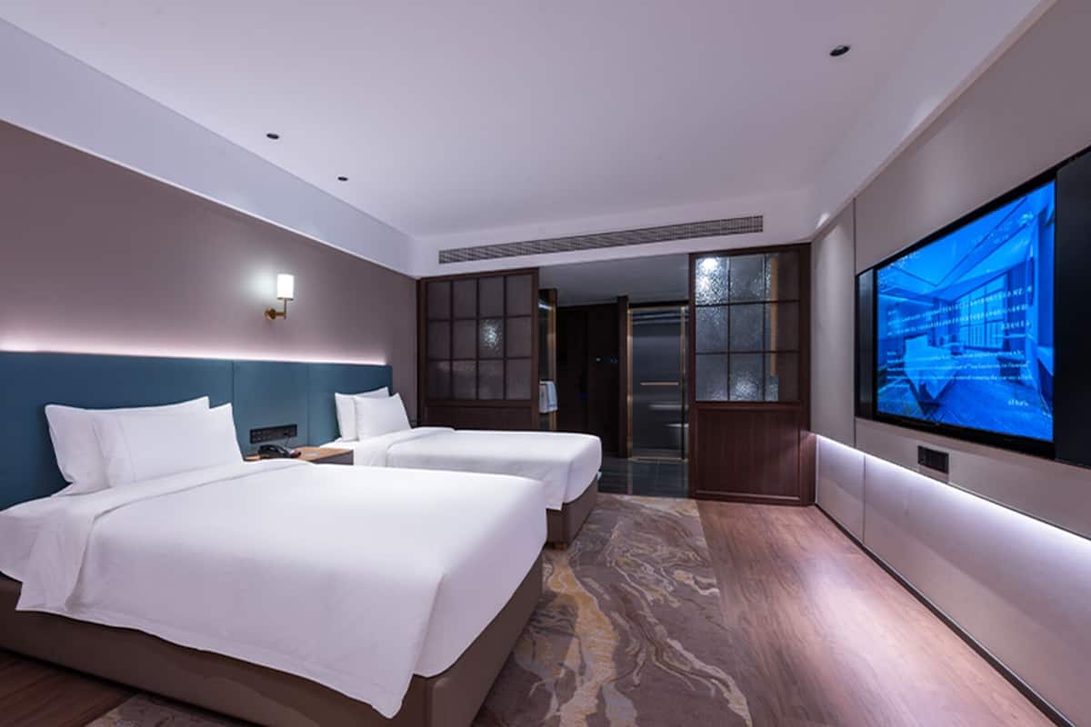 Habitación Royal, 1 cama individual (Block B Royale Twin Size, Smoking) | Minibar, caja de seguridad en la habitación y escritorio