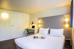 Ropa de cama de alta calidad, escritorio y cortinas blackout 