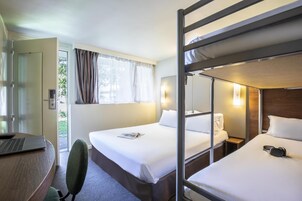 Ropa de cama de alta calidad, escritorio y cortinas blackout 
