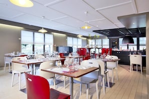 Breakfast, lunch, dinner served; French cuisine