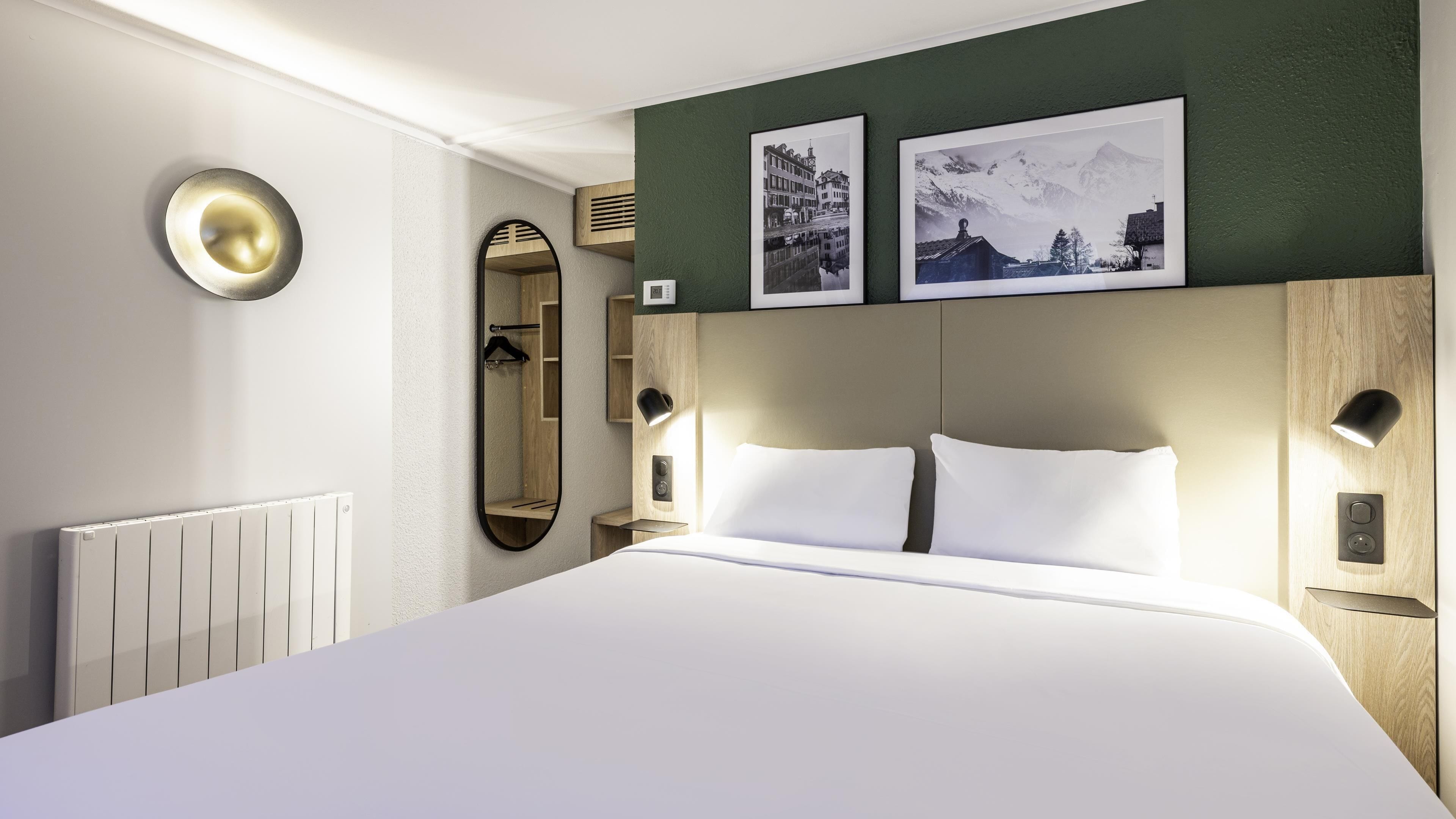 Literie de qualité supérieure, bureau, rideaux occultants