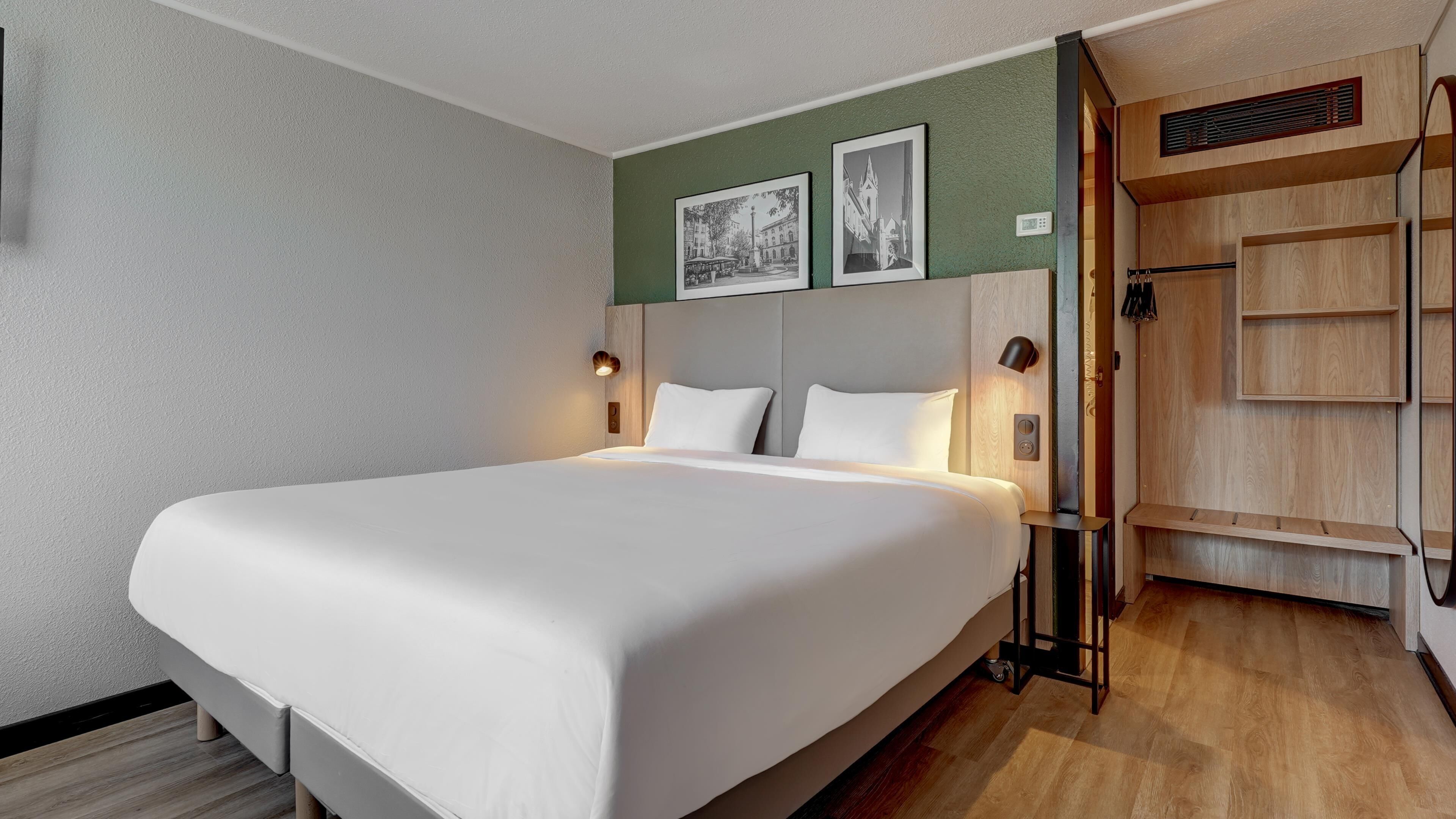 Standard Room, 1 Queen Bed