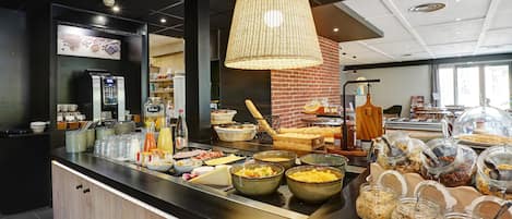 Daily buffet breakfast for a fee