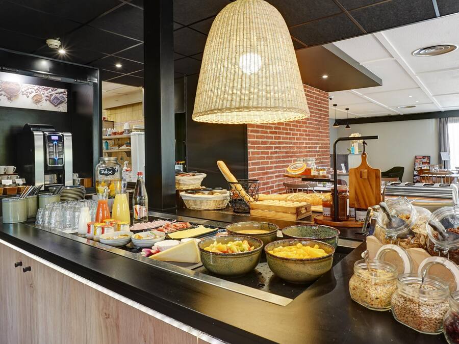 Daily buffet breakfast for a fee