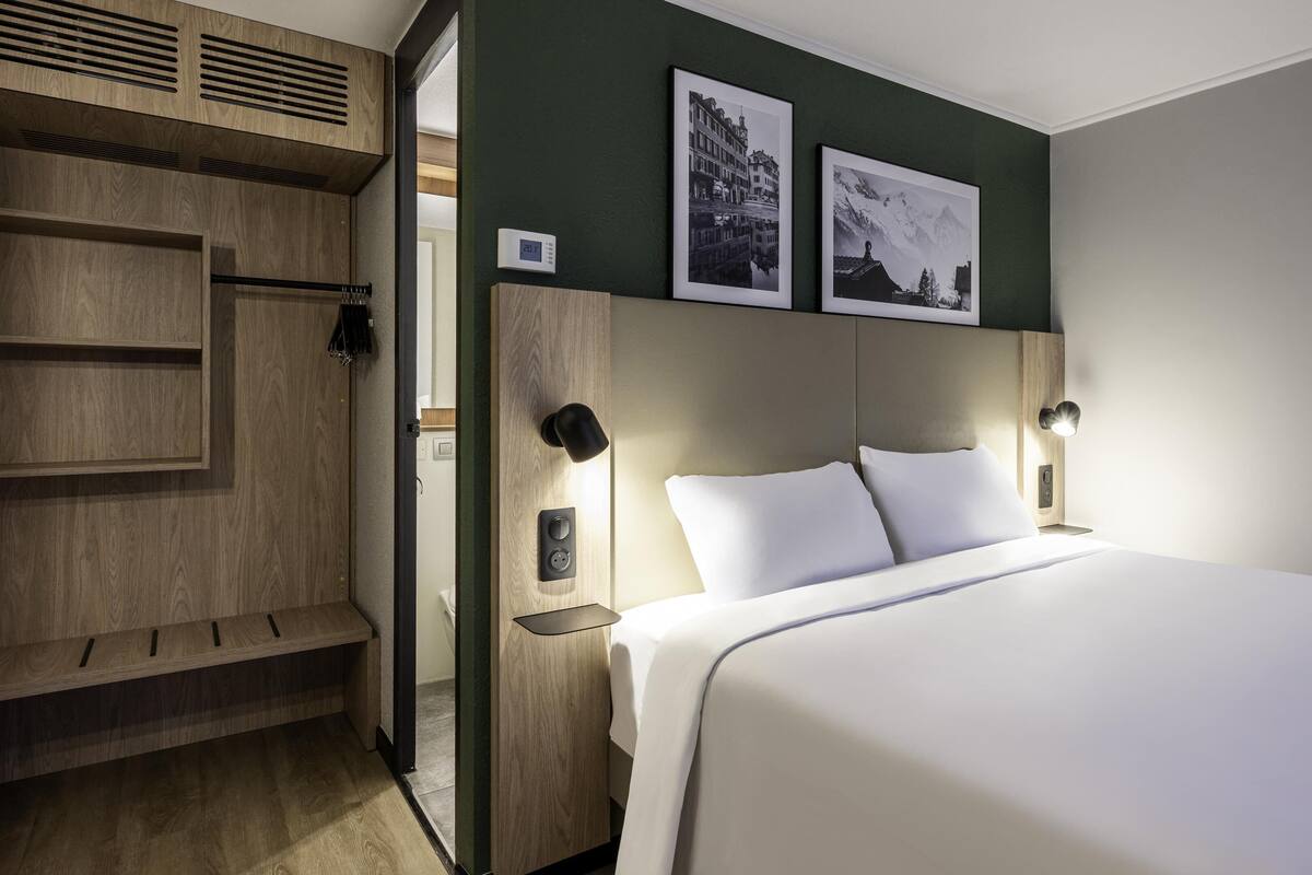 Premium bedding, desk, blackout curtains, soundproofing