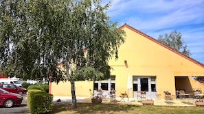 Terrace/patio - Hôtel Campanile Nevers Nord - Varenne Vauzelles (Varennes-Vauzelles)