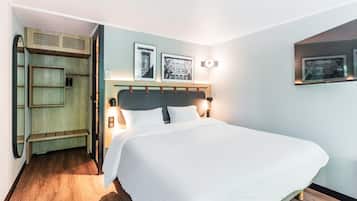 Standard Room, 1 Queen Bed | Premium bedding, desk, blackout curtains, iron/ironing board