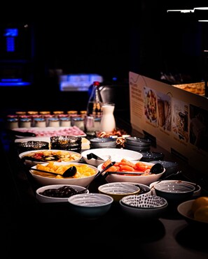 Daily buffet breakfast (EUR 14.90 per person)
