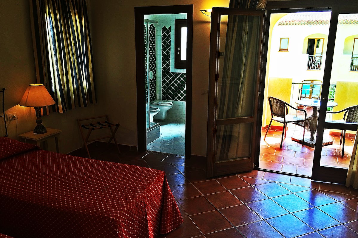 superior room | 1 bedroom, minibar, in-room safe, desk