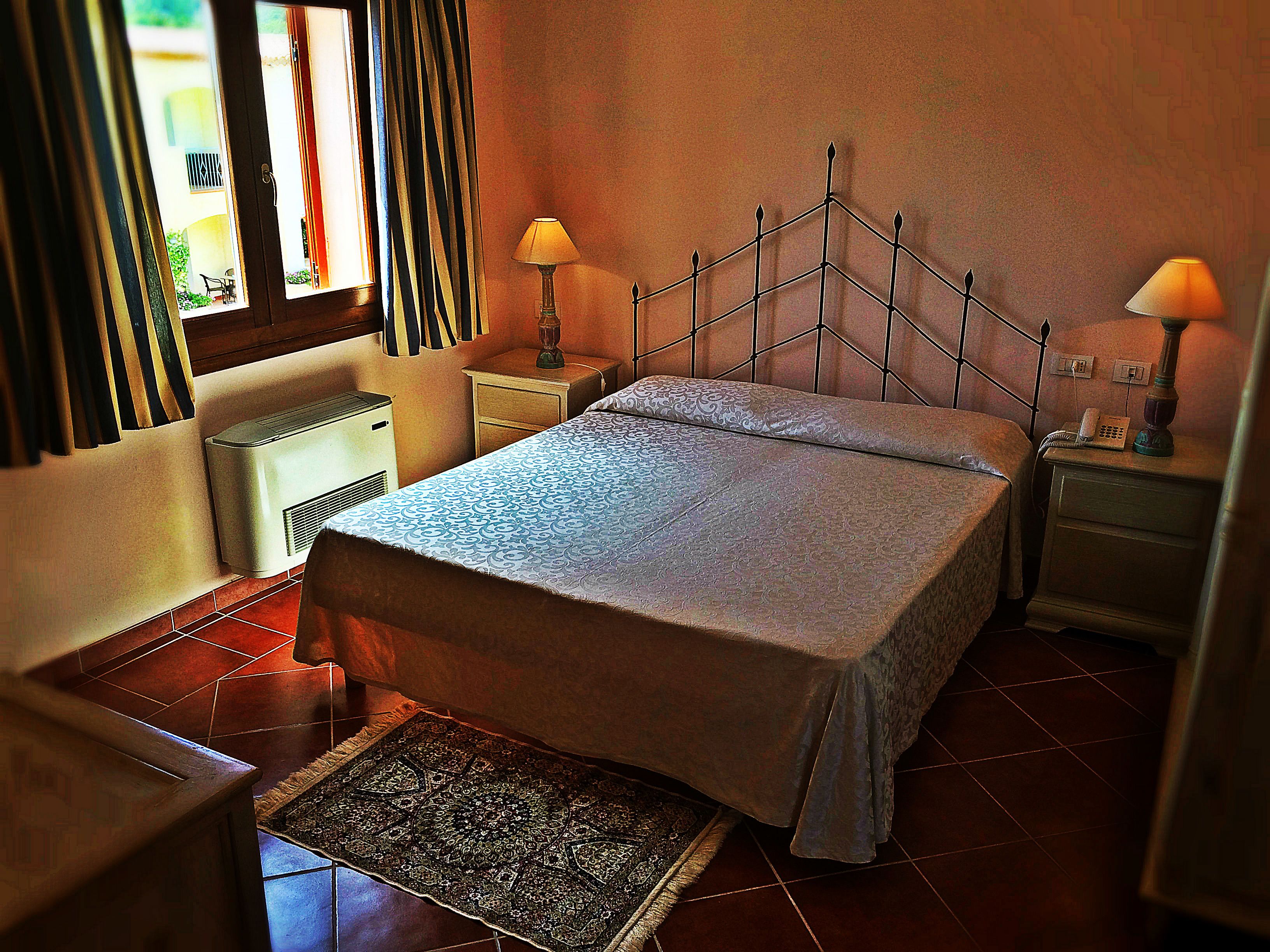 classic room | 1 bedroom, minibar, in-room safe, desk