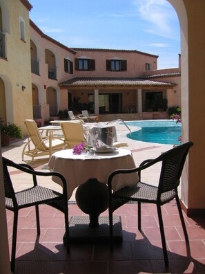 Frokost, lunsj og middag serveres, middelhavsretter 