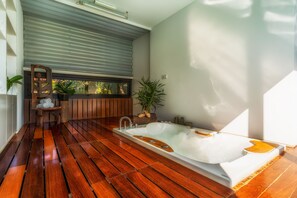 Salas de tratamientos para parejas, sauna, bañera de hidromasaje 