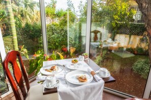 Inbegriffenes Frühstücksbuffet