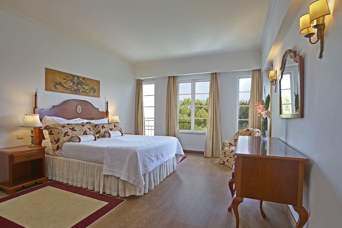 superior suite, balcony, garden view | 1 bedroom, free minibar items, in-room safe, desk