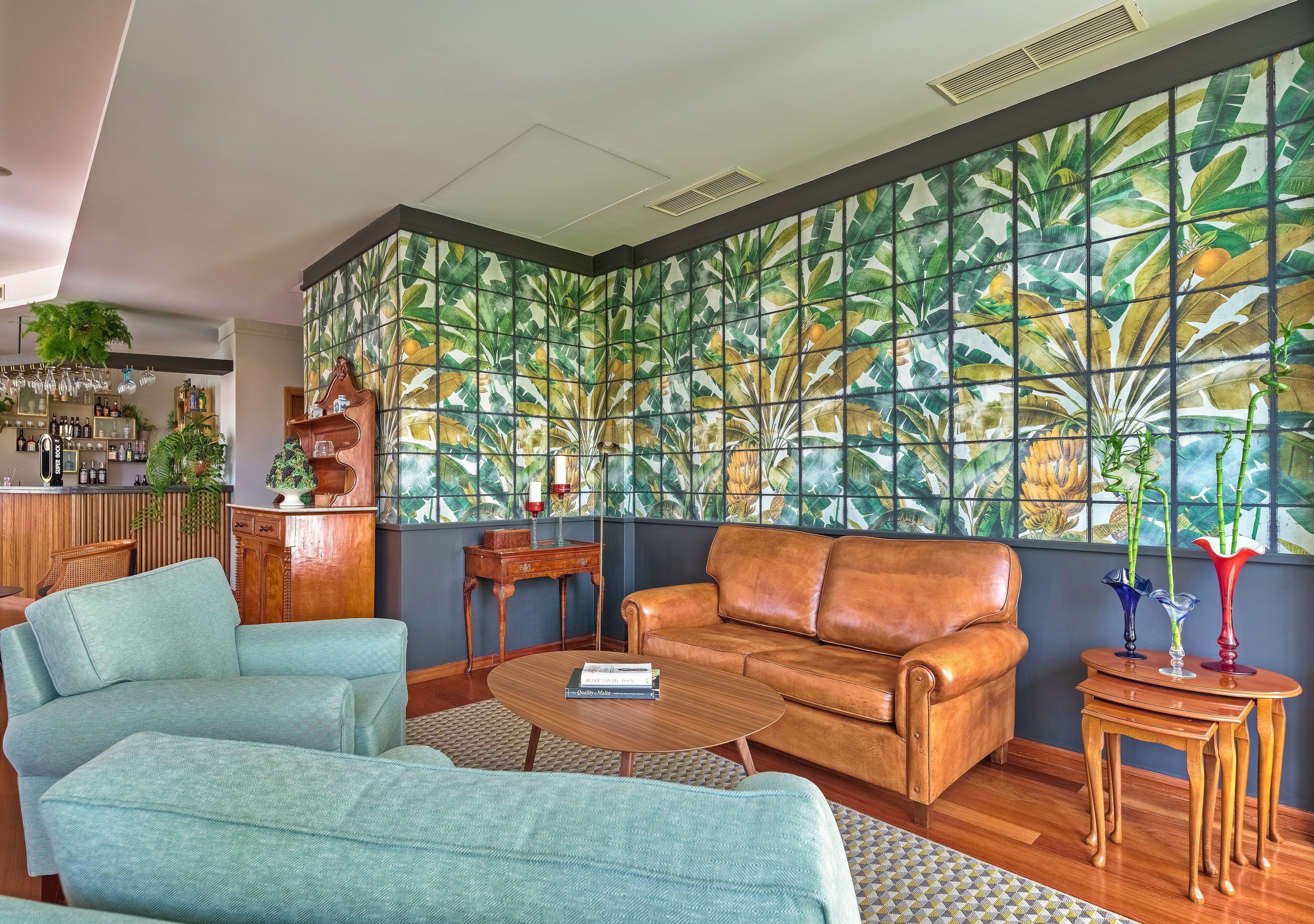 2 bars/lounges, piano bar