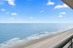 Oceanfront One Bedroom King Suite | Beach/ocean view