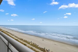 Oceanfront Deluxe One Bedroom King Condo | 阳台景观
