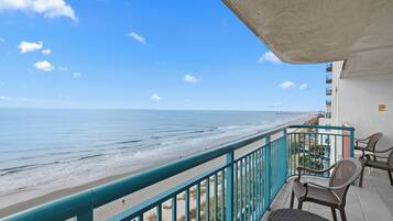 Oceanfront Three Bedroom Condo | Blick vom Balkon
