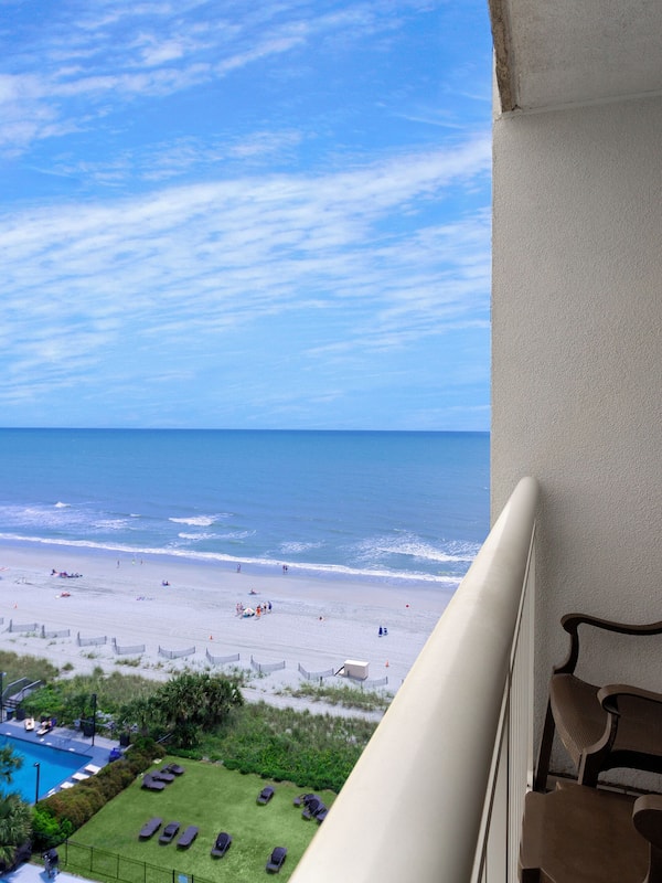 Partial Ocean View King Room | Balcony