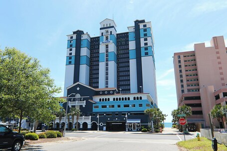 Paradise Resort - Image 20