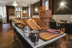 Daily buffet breakfast (EUR 12 per person)