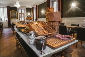 Frokostbuffé hver dag (EUR 12 per person)